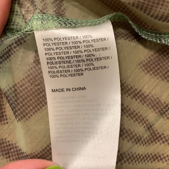 Chiffon short sleeve button down - Picture 5 of 5